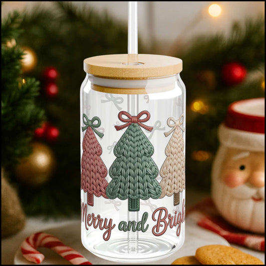 Merry and Bright Knit Christmas Trees Glass Can – 16oz Holiday Cup with Pastel Knit Trees & Bamboo Lid