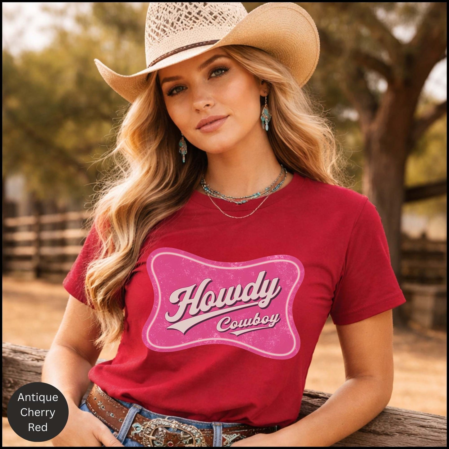 Howdy Cowboy Pink Western Graphic Tee – Retro Cowgirl Shirt, Trendy Western Aesthetic T-Shirt, Cute Country Outfit Top