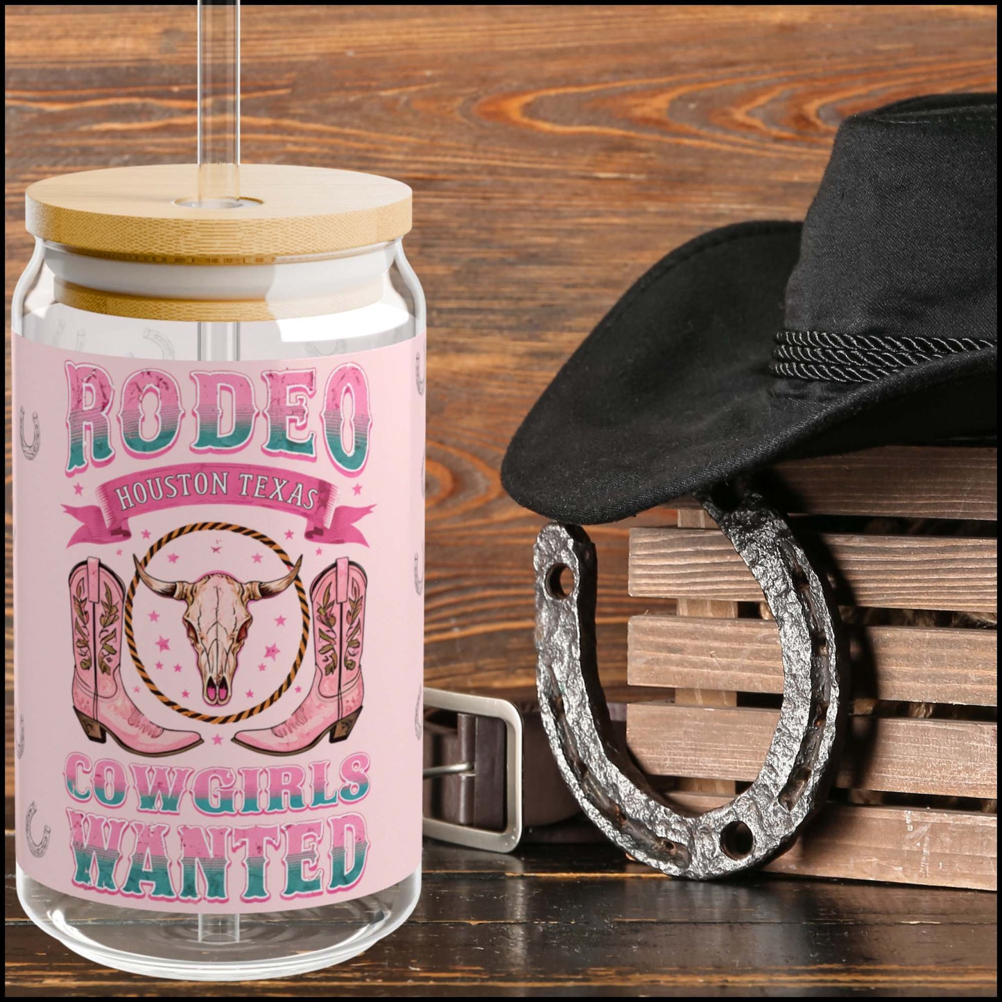 Rodeo Cowgirls Wanted Glass Can Tumbler – Pink Western Houston Texas Cowgirl Cup with Bamboo Lid, Retro Rodeo Drinkware