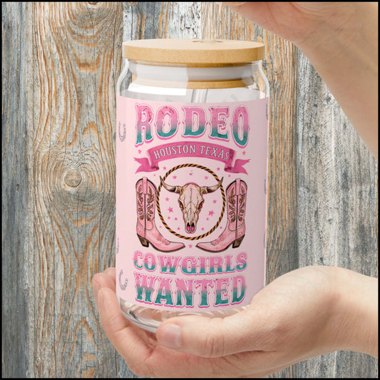 Rodeo Cowgirls Wanted Glass Can Tumbler – Pink Western Houston Texas Cowgirl Cup with Bamboo Lid, Retro Rodeo Drinkware
